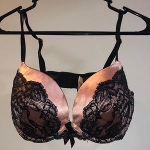 38C beautiful NWT Victoria Secret pink atlas with black lace Bra